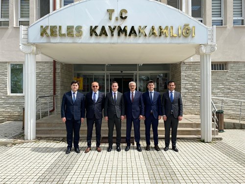 Bursa Cumhuriyet Başsavcısı Sayın Ramazan SOLMAZ ve Adalet Komisyon Başkanı Sayın Ömer GÜLMÜŞ Kaymakamımızı makamında ziyaret etti.