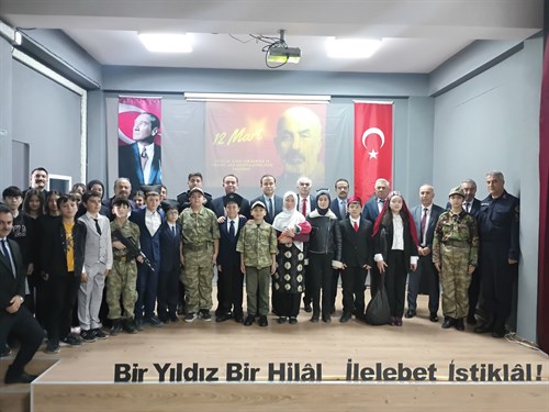 İlçe Kaymakamımız, 12 Mart İstiklal Marşımızın kabulü ve Mehmet Akif ERSOY' u Anma Günü Programına katıldı.