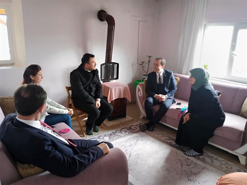 Keles Kaymakamı Sn. Muhammed Ali YOLAL , ilçemizde yaşayan kıymetli vatandaşlarımızı ziyaret etti.